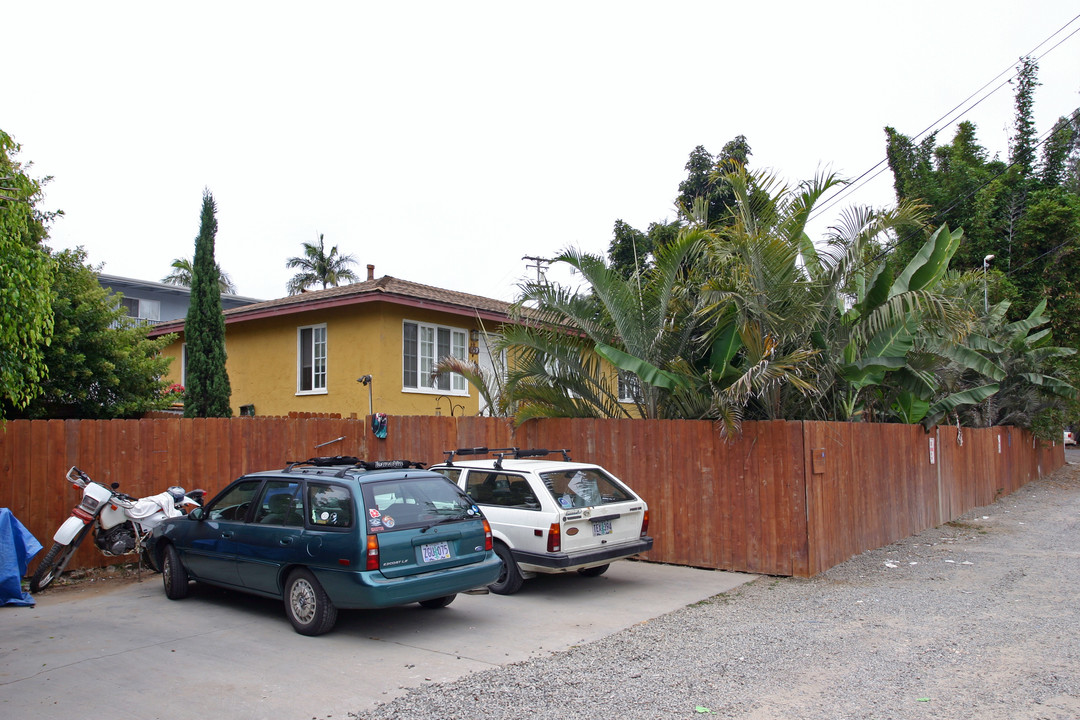 119-125 Diana St in Leucadia, CA - Building Photo