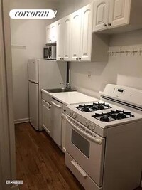 361 W 51st St in New York, NY - Building Photo - Building Photo