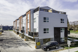 Amber Studios and Lofts in Troy, MI - Foto de edificio - Building Photo