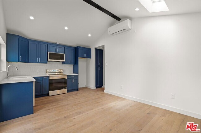 3792 S Van Ness Ave in Los Angeles, CA - Building Photo - Building Photo
