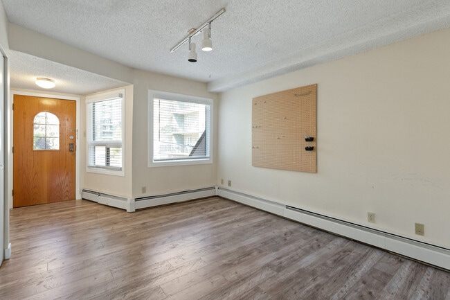 11134-11183 83 Ave NW in Edmonton, AB - Building Photo - Building Photo