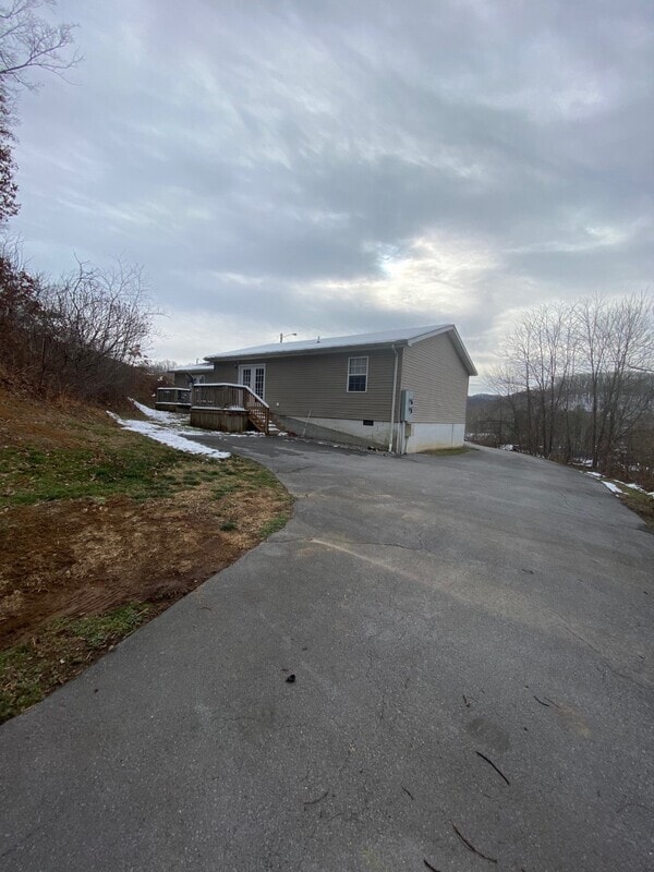 213 Post Rd in Falls Mills, VA - Building Photo - Building Photo