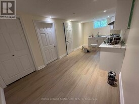 86 Gardiner Dr in Hamilton, ON - Building Photo