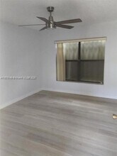 559 SW 88th Pl E in Miami, FL - Building Photo - Building Photo