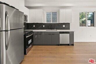 1731 S New Hampshire Ave in Los Angeles, CA - Building Photo - Building Photo