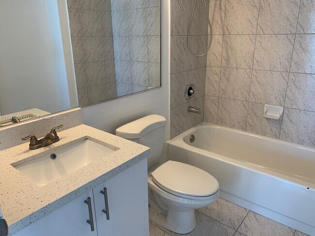 3411 Indian Creek Dr in Miami Beach, FL - Building Photo - Building Photo