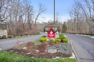 1406 Pinnacle Way in Danbury, CT - Building Photo