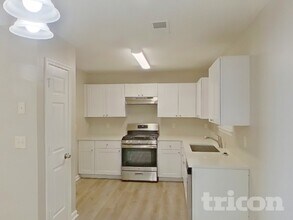 868 Asbury Way in Lithonia, GA - Foto de edificio - Building Photo