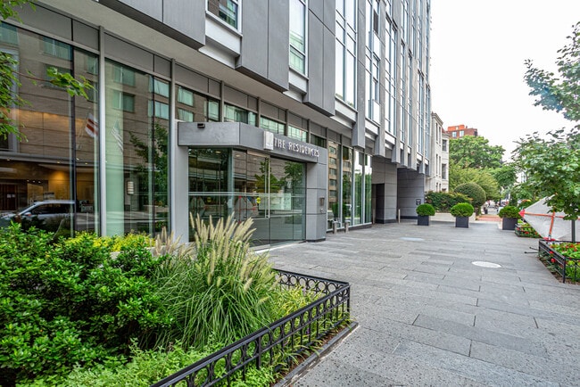 1177 22nd St NW, Unit 8J in Washington, DC - Building Photo - Building Photo