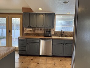 1855 King Edward Dr in Reno, NV - Building Photo - Building Photo