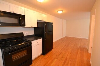 6954 N Sheridan Rd in Chicago, IL - Foto de edificio - Building Photo