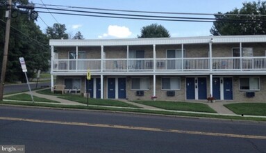 Castle Mead Apartments in Runnemede, NJ - Building Photo - Building Photo