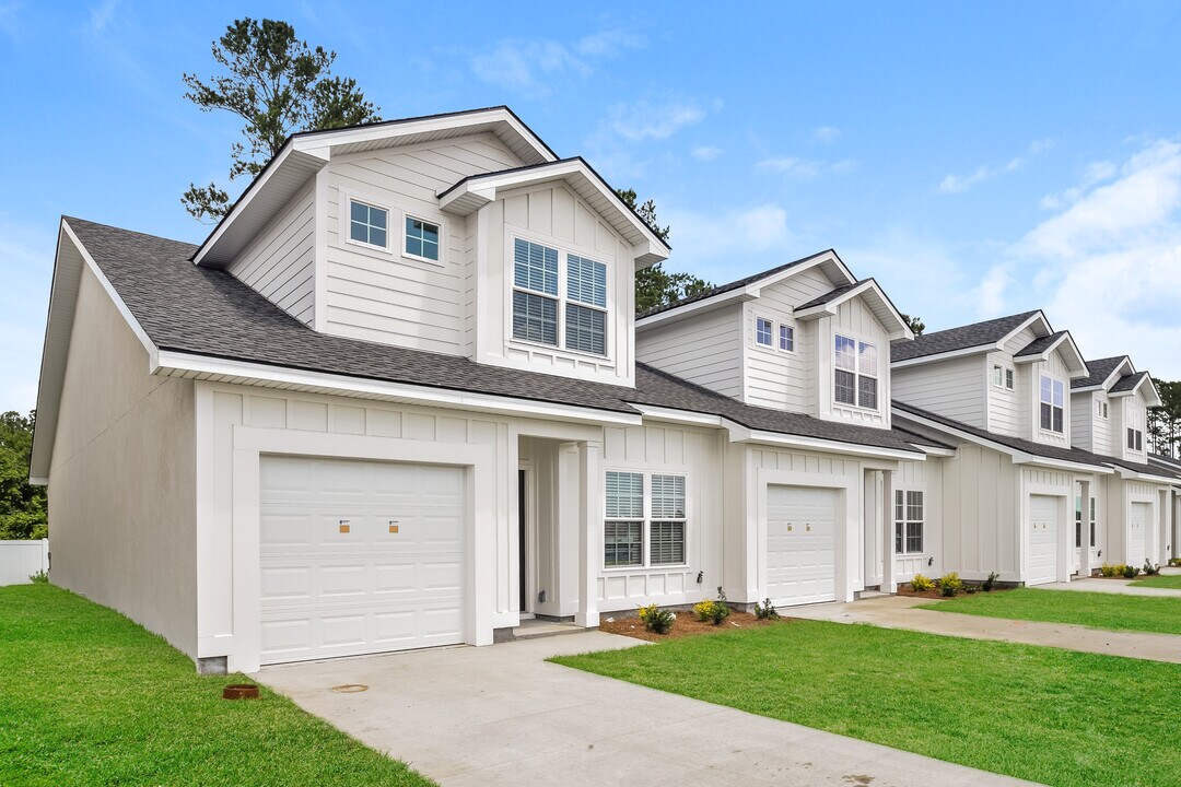 1096 Walker Point Way in Brunswick, GA - Building Photo