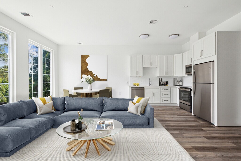 Cornerstone Westbury Apartments in Westbury, NY