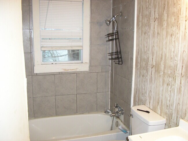 1637 Johnson Dr in Bowling Green, KY - Building Photo - Building Photo