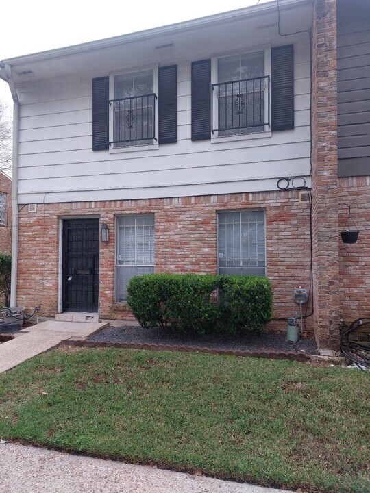 1846 Hollister St in Houston, TX - Foto de edificio