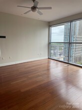 333 W Trade St in Charlotte, NC - Building Photo - Building Photo