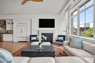 32 Derne St, Unit 2 in Boston, MA - Foto de edificio - Building Photo