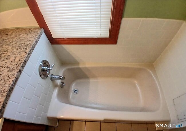 652 High St in Middletown, CT - Building Photo - Building Photo