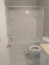 8325 Fairway Rd in Sunrise, FL - Building Photo - Building Photo