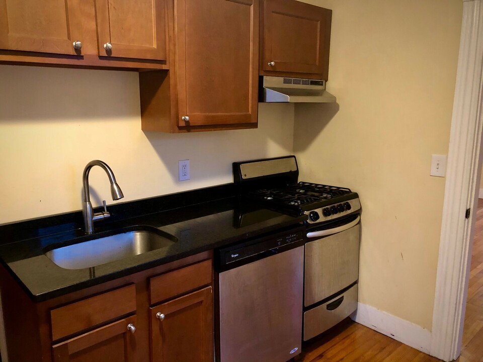 15 Blake St, Unit 5 in Cambridge, MA - Building Photo