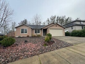 1540 West Tarragon Drive in Roseburg, OR - Building Photo