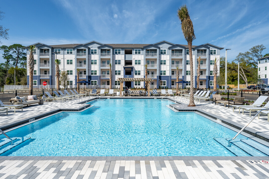 Madison Shores in Pensacola, FL - Building Photo