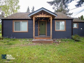 1627 112th St S in Parkland, WA - Foto de edificio - Building Photo