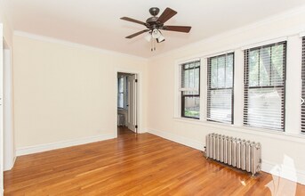 2175 W Giddings St, Unit 1 in Chicago, IL - Building Photo - Building Photo