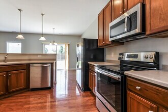 1102 Braemar Highland Dr in Zebulon, NC - Foto de edificio - Building Photo