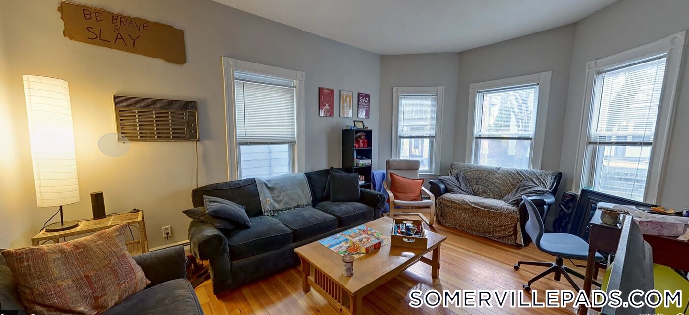 21 Granite St in Somerville, MA - Building Photo