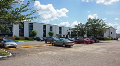 Seville 62+ Apartments in Beaumont, TX - Foto de edificio - Building Photo