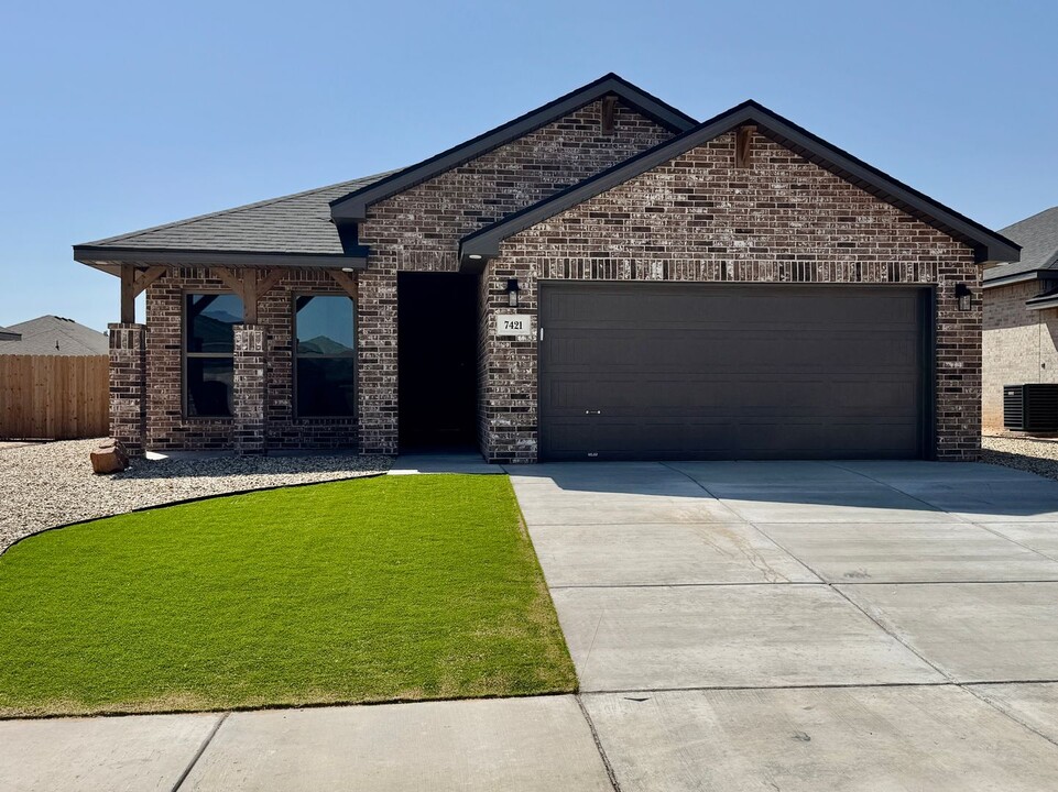 7421 30th St in Lubbock, TX - Foto de edificio