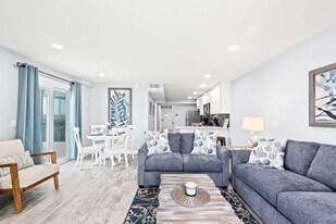 8743 Thomas Dr in Panama City Beach, FL - Building Photo