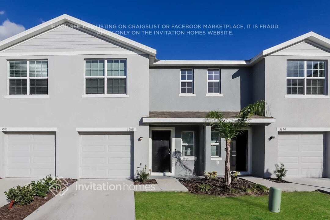 3688 Fulton Ferry Ln in Tampa, FL - Building Photo