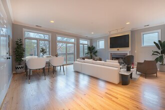 633 E Bowen Ave in Chicago, IL - Building Photo - Building Photo