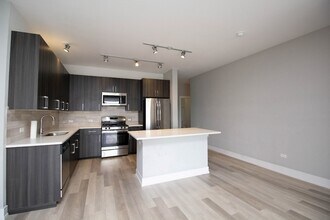1554 N Talman Ave, Unit 602 in Chicago, IL - Building Photo - Building Photo