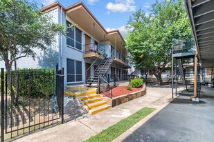 Greenhill Apartments in Grand Prairie, TX - Building Photo