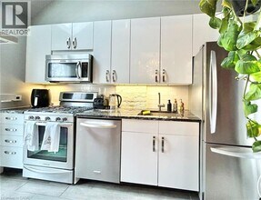 276 Hunter St W in Hamilton, ON - Building Photo - Building Photo