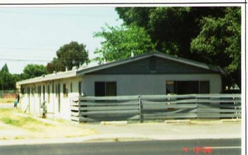 2741 Del Paso Blvd in Sacramento, CA - Foto de edificio - Building Photo