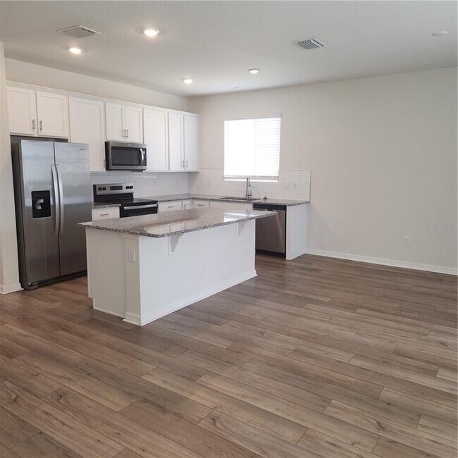 37458 MacKenzie Dr in Zephyrhills, FL - Building Photo - Building Photo