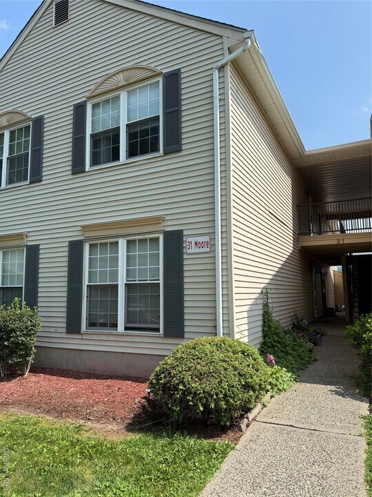 31 Moore Ln in Washingtonville, NY - Building Photo