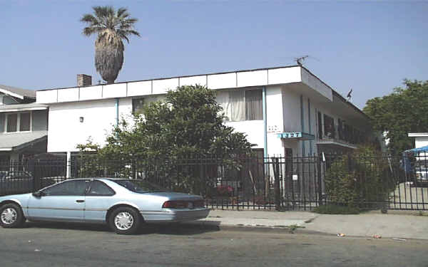 1327 S Berendo St in Los Angeles, CA - Foto de edificio