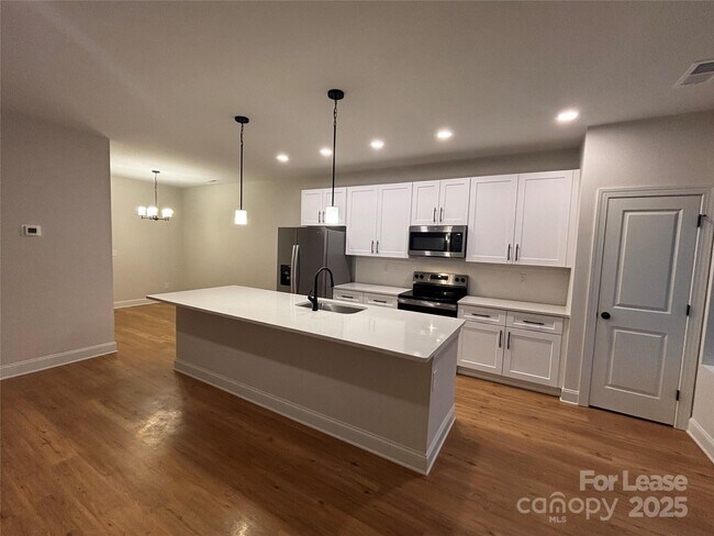 4811 Victoria Ave in Charlotte, NC - Building Photo - Building Photo