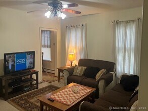 21 Betts Pl in Norwalk, CT - Building Photo - Building Photo