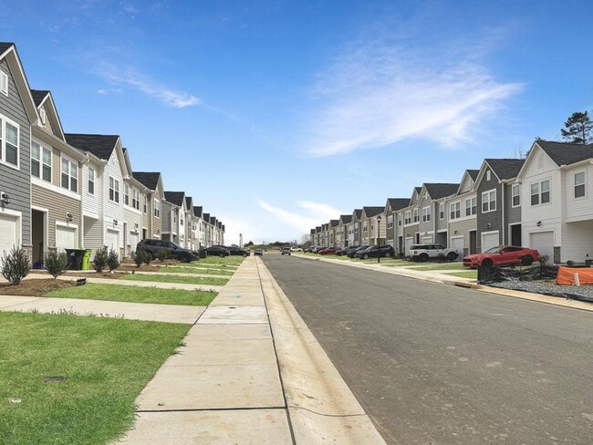 911 Pilot St in Haw River, NC - Building Photo - Building Photo