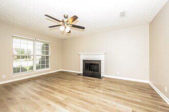 2115 Cason Trail in Murfreesboro, TN - Foto de edificio - Building Photo