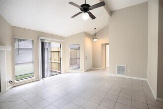 11011 Shadowfield Dr in Houston, TX - Building Photo - Building Photo
