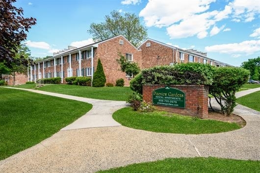 Pineview Gardens in Plainfield, NJ - Foto de edificio