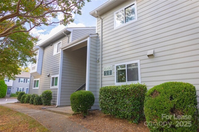 6100 Heathstone Ln in Charlotte, NC - Building Photo - Building Photo